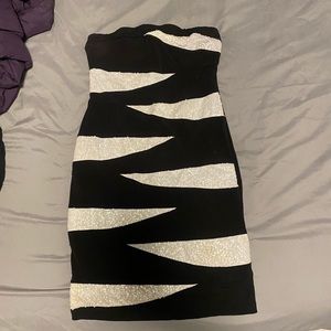 Black and white shimmer zig zag strapless body con dress size small